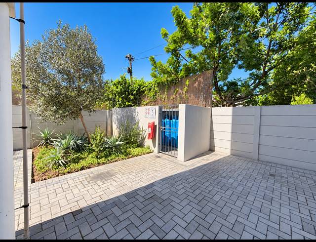 2 BEDROOM APARTMENT FOR SALE IN TABLE VIEW